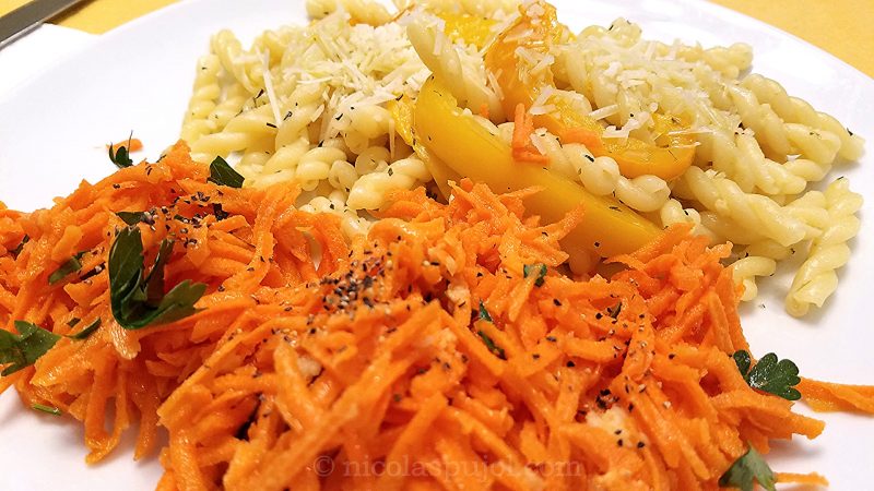 Carrot salad with pastas